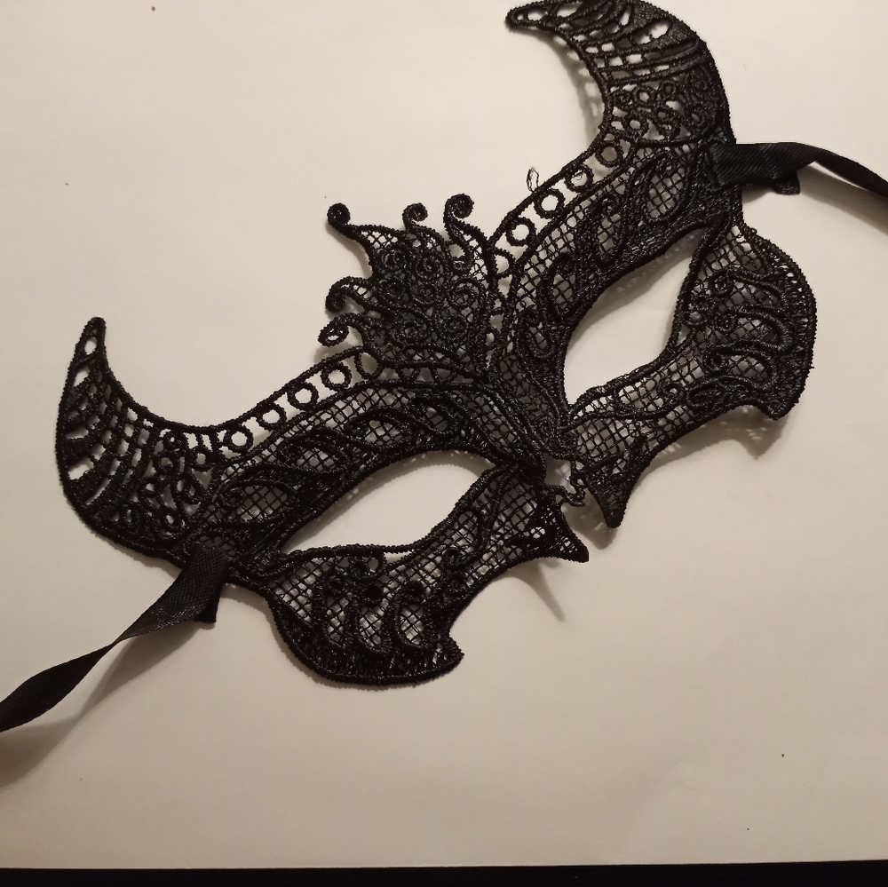 5 Mascarade Mask - Picture 4 of 5